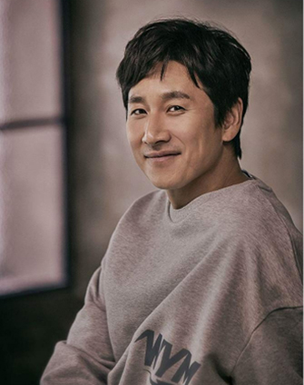Lee Sun-kyun  (as Park Dong-ik)